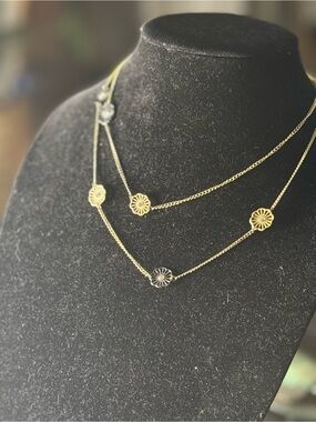 Delicate Two-Tone Floral Disc Layered Necklace - Gold